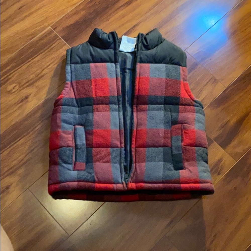 Toddlers vest size 2-3.
